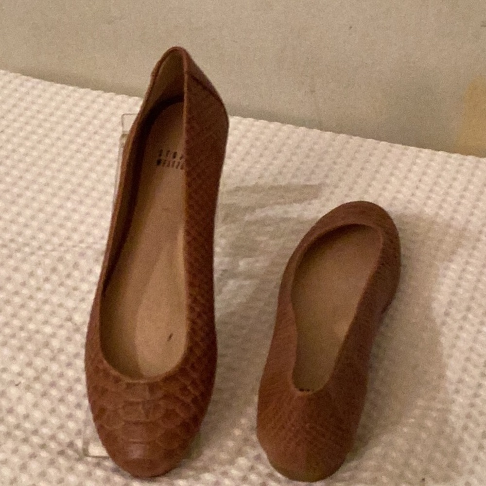 Stuart Weitzman Camel color lizard embossed round toe  flat shoes # 7 N.